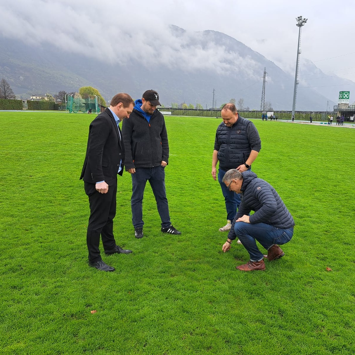 Giro dei campi da calcio Campo sportivo di Lana